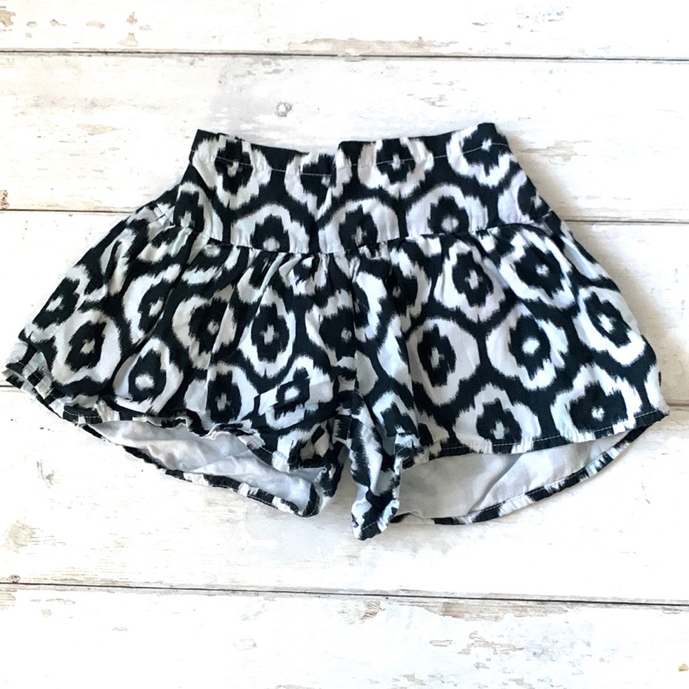 Old Navy 3T Girls Shorts Skort Skirt Black White Floral Kids Toddler Size 3
